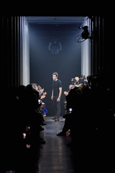 Look 32